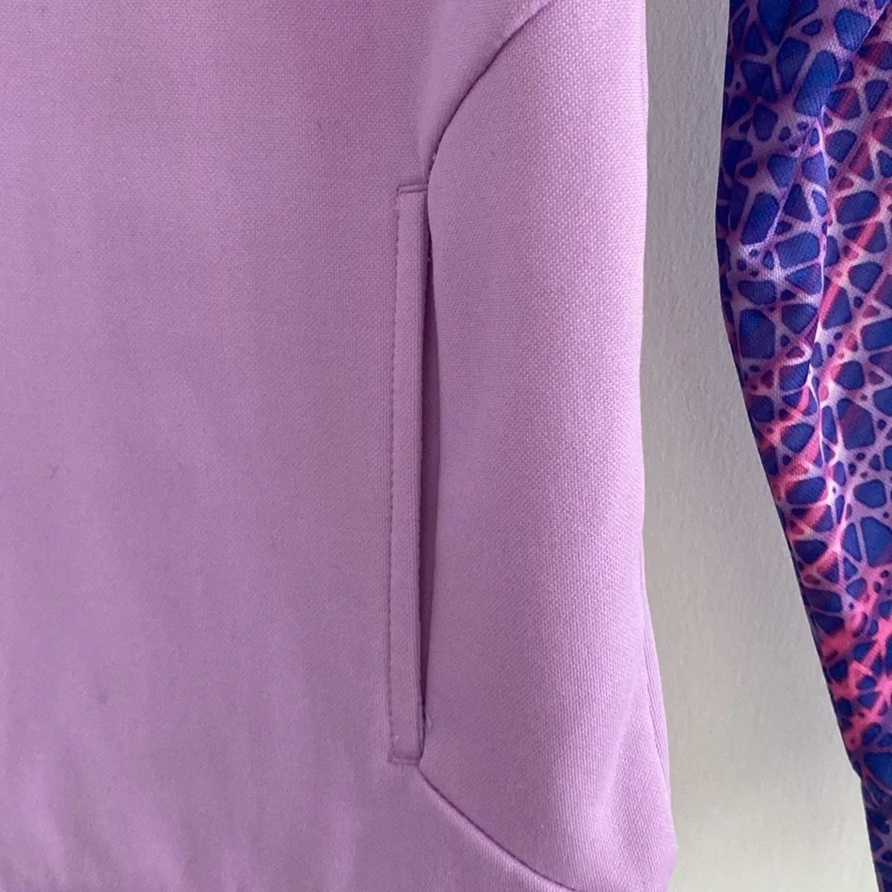 Child’s zip up hoodie M